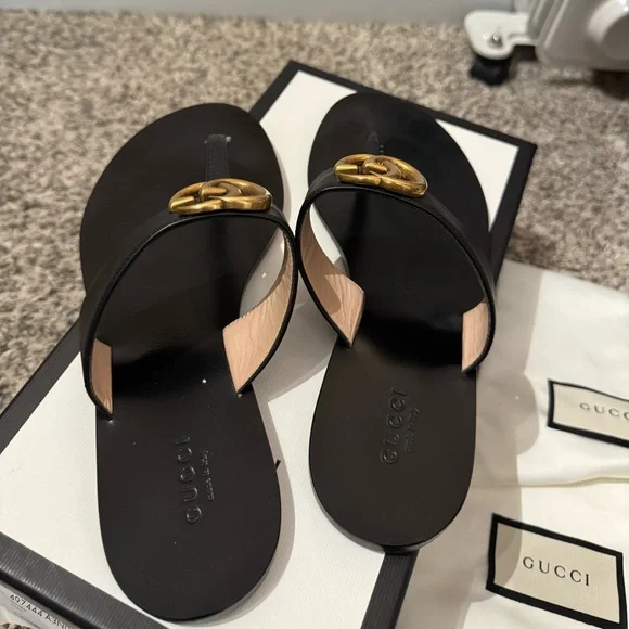 Gucci Black Sandals with Gold Logo - Picture 6 of 12